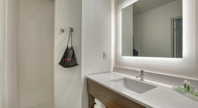 Двухместный номер Executive Holiday Inn Hotel & Suites Madison West - Middleton by IHG