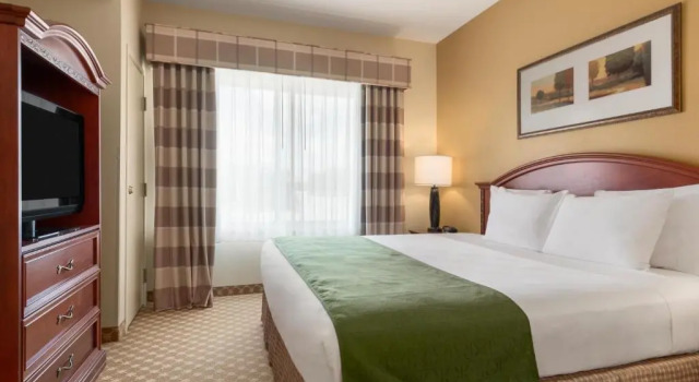 Двухместный люкс c 1 комнатой Country Inn & Suites by Radisson, Council Bluffs, IA