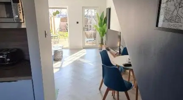 Beautiful 2bed house with garden, walking distance to town - FREE parking, Забронировать Отель East End 