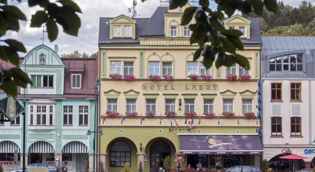 Hotel Labut, Rezerwuj Hotel Hotele w Kraj hradecki z parkingiem, Parking