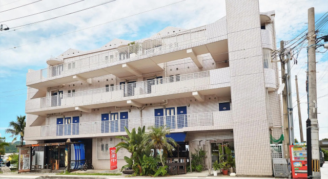 Pink Marlin Club, Book Ferieresort Hoteller i Okinawa med parkering, nær Tiger Beach, Parkering