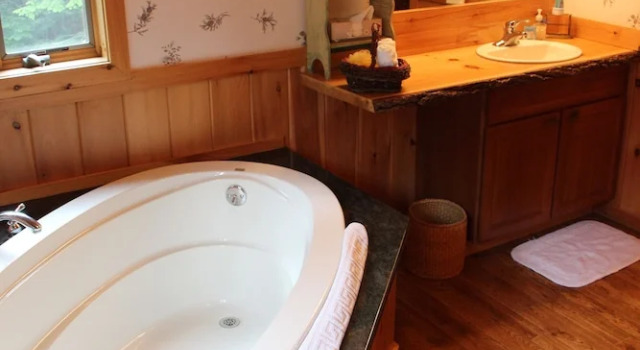 Двухместный номер Deluxe с балконом Kiwassa Lake Bed & Breakfast