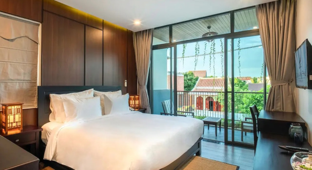 Двухместный номер Deluxe с балконом и с видом на бассейн Dai An Phu Villa