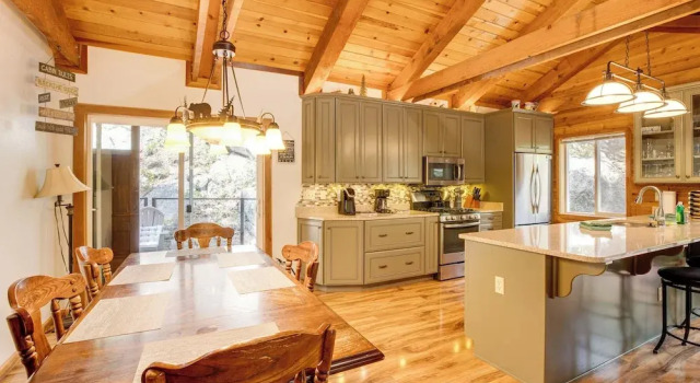 4 Mi to Beach: Lake Tahoe Mountain Retreat!