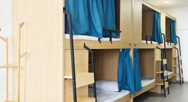 Кровать в общем номере (мужской номер) Starry Sky Rooftop Hostel (Wuhan Hanzheng Street Subway Station)