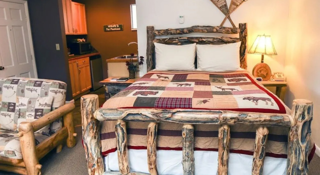 Fawn Valley Inn: 256 1 Bedroom Apts, Забронировать Апартаменты/квартира Отели Эстес-Парк с парковкой, Парковка