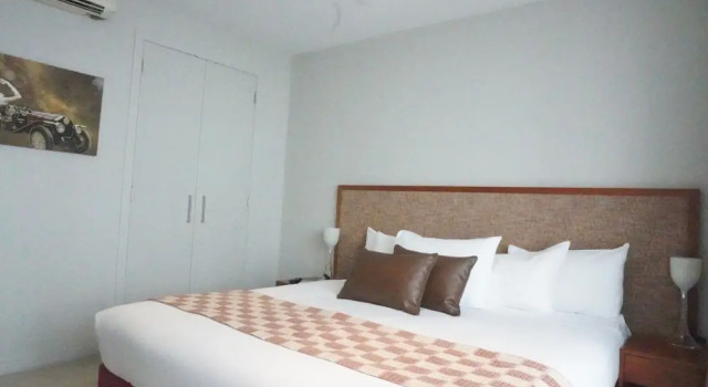 Апартаменты Deluxe Paihia Waterfront 1 Bedroom Apt & Pool