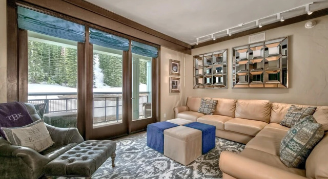 Huge 3 Bedroom  At Northstar | Sleeps 10 Condo by RedAwning, Забронировать Отель Траки Скво-Вэлли, рядом с Tahoe Zephyr Express