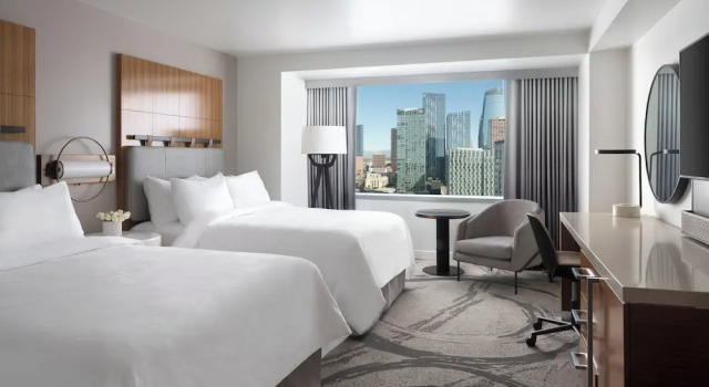 Четырёхместный номер Guest JW Marriott Los Angeles L.A. LIVE