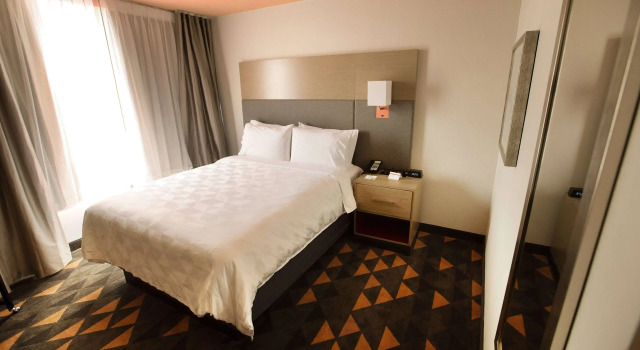 Holiday Inn Houston Hobby Airport, Rezervați Hotel Houston Houston
