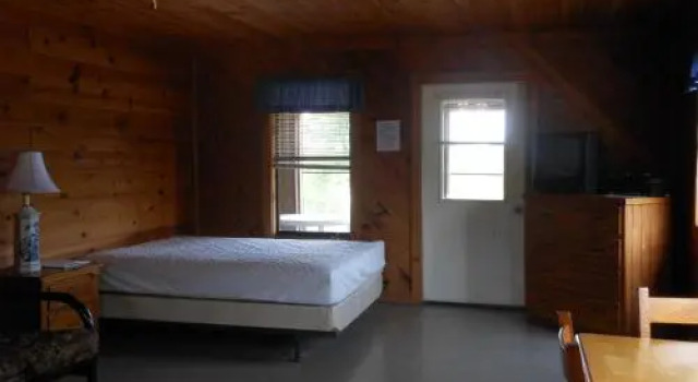Bay Landing Camping Resort Cabin 10, Rezerwuj Pole kempingowe Kempingi i glamping w Bridgeport, Pole kempingowe