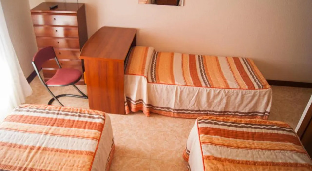 Трёхместный номер Standard с красивым видом из окна Hostal Hermanos Gutierrez