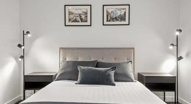 Stylish and Spacious 2-bed Apartment Melbourne, Забронировать Апартаменты/квартира Мельбурн Melbourne Region, рядом с Federal Court of Australia