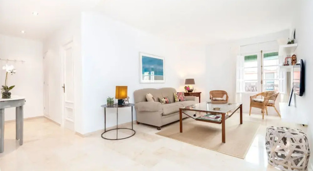 Апартаменты Spacious Apartment in Best Location for Sightseeing. Iris