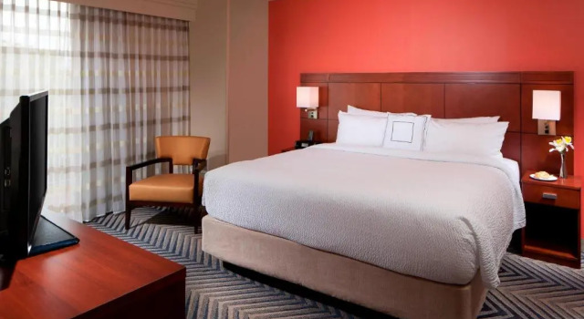 Двухместный люкс c 1 комнатой Courtyard by Marriott Fort Lauderdale East Lauderdale-by-the-Sea