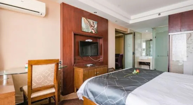 Suite Deluxe Five seasons  Hotel (Xinyang East high speed railway station store)