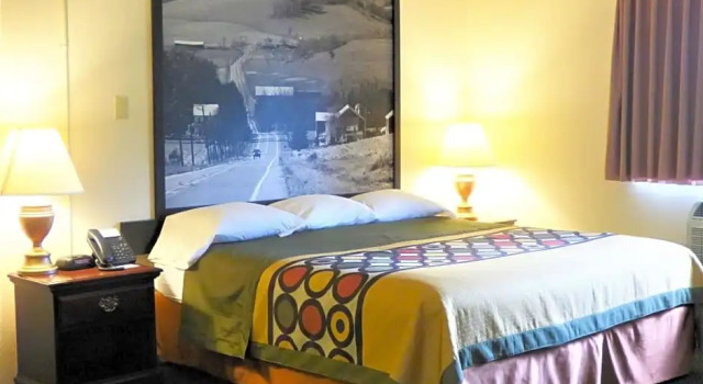 Люкс Super 8 by Wyndham Burnham/Lewistown