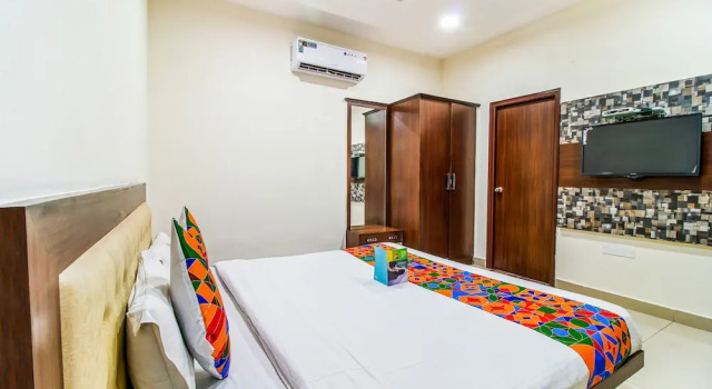 Номер Premium FabHotel Benz