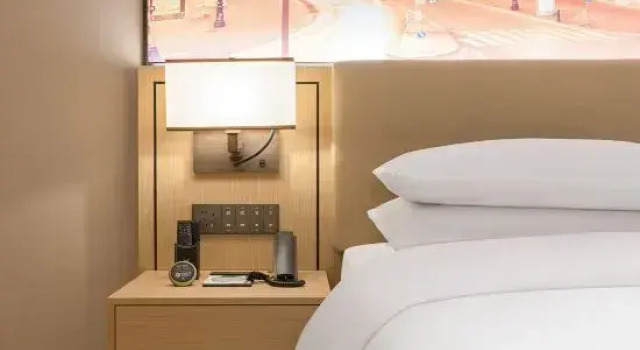 Люкс Standard Vienna International Hotel QuzhouShuitingmen Guojin Center