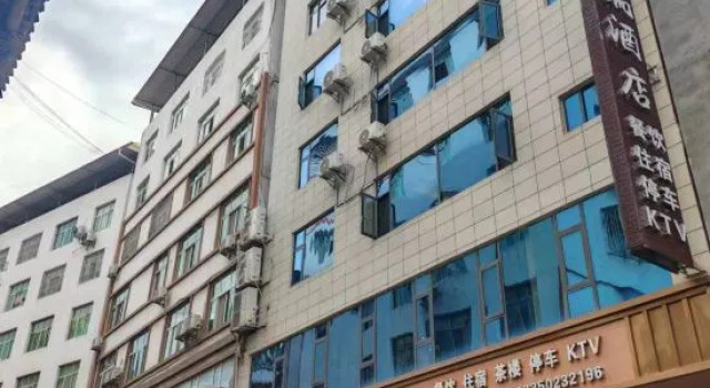 Tongjiang Xiangrui Hotel, Rezerwuj Hotel Hotele w Bazhong z parkingiem, Parking
