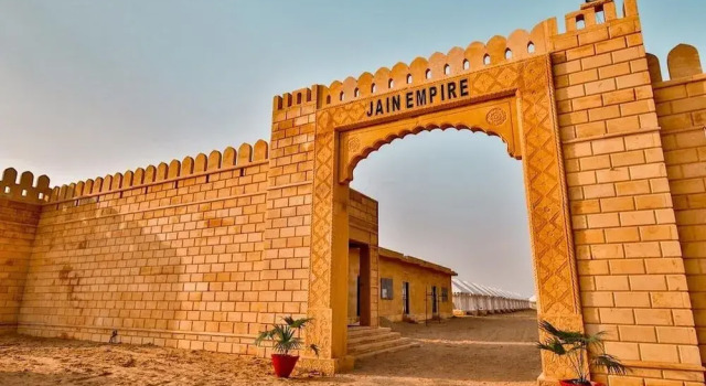 Jain Empire Resort and Camp, Забронировать Курортный отель Отели штата Раджастхана с парковкой, Парковка