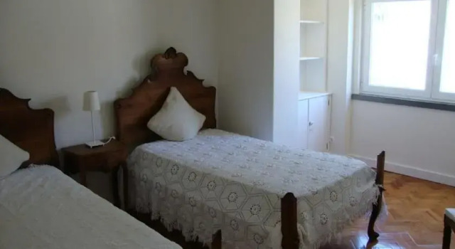 Fantastic Villa - Central Lisbon, Забронировать Вилла Коттеджи Лиссабона, рядом с Парк в Бела-Висте, Коттедж