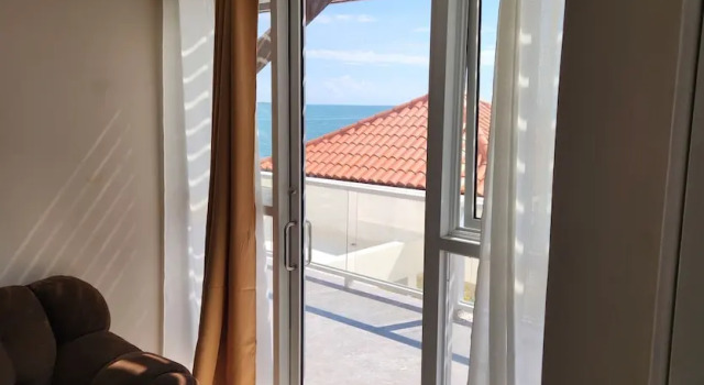Номер Deluxe Balcony Breeze @ Bayfront Villas Portmore