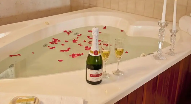 Люкс с балконом Bavarian Inn Motel