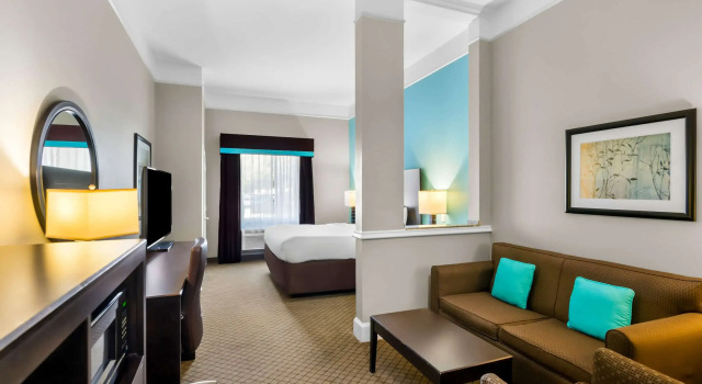 Двухместный люкс Comfort Suites at Katy Mills