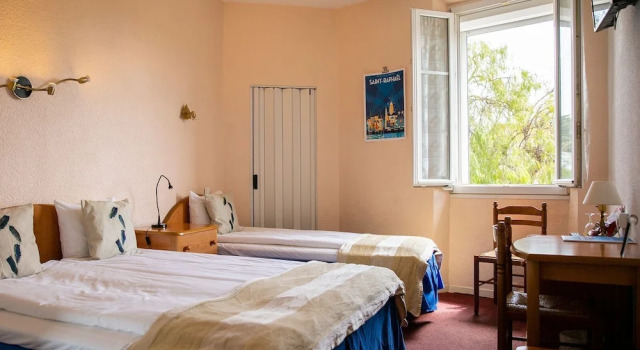 Трёхместный семейный номер Standard Hôtel Du Soleil