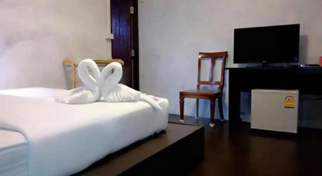 Двухместный номер Deluxe с балконом BaanChompooAmphawa