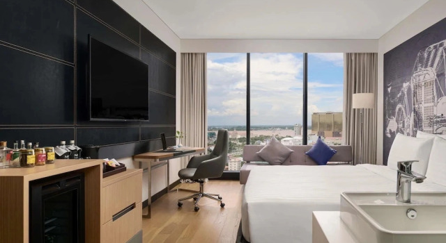 Двухместный номер Superior с видом на реку Novotel Phnom Penh BKK 1