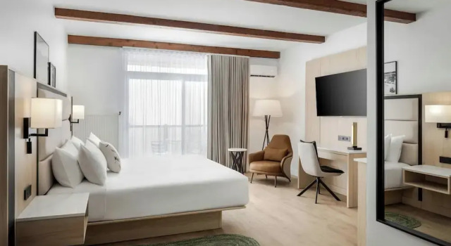 Двухместный номер Standard с балконом и с видом на горы Mont Gabriel, Sainte-Adèle, a Tribute Portfolio Resort