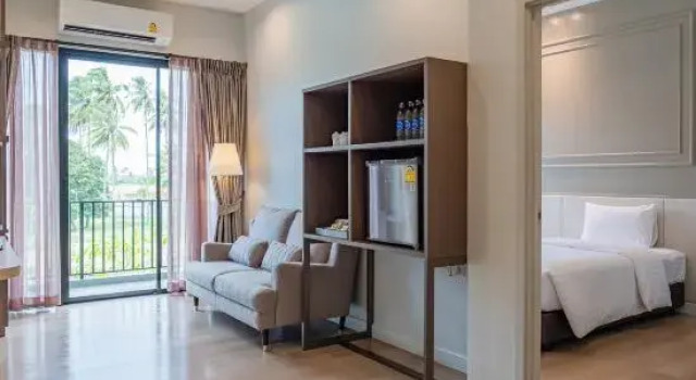 Люкс с 2 комнатами с балконом Wellington Hotel Prachuapkhirikhan