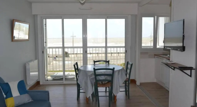 Апартаменты Appartement studio vue mer les pieds dans l'eau