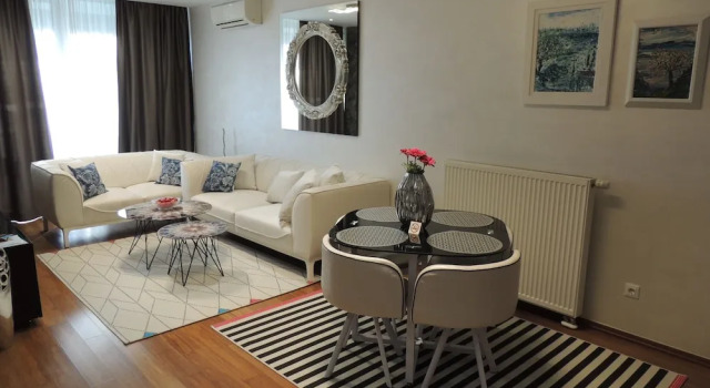 King & Queen Apartments