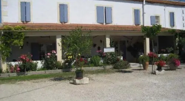 Auberge des Plaines, Varaa Hostelli Arles 