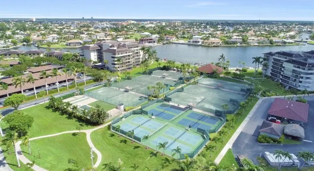 South Seas 4, 904 Marco Island Vacation Rental 2 Bedroom Condo by Redawning, Забронировать Отель Марко-Айленд штат Флорида, рядом с Тайгертейл-Бич