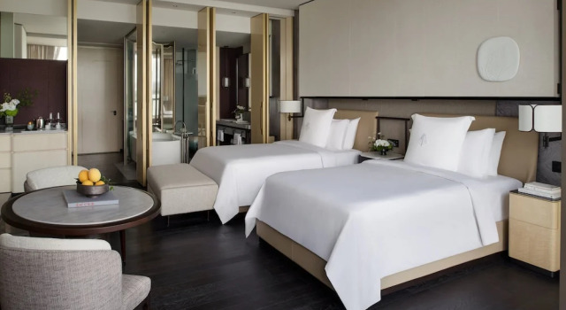 Номер Standard с балконом Four Seasons Hotel Suzhou