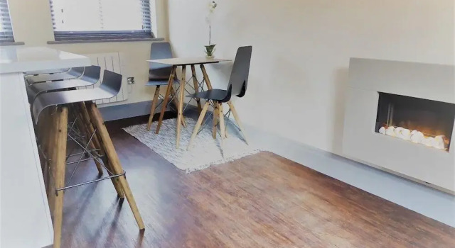Loft at The Coach House Apartments, Забронировать Апартаменты/квартира Отели Лидса с парковкой, рядом с Кинотеатр Hyde Park Picture House, Парковка