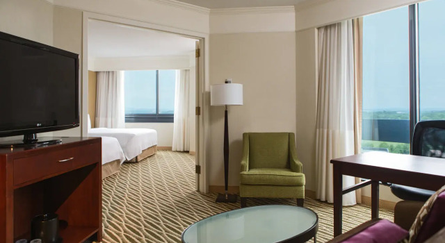 Четырёхместный люкс c 1 комнатой Washington Dulles Marriott Suites