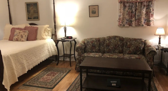 Люкс Luxury Alpine Haus Bed & Breakfast Inn
