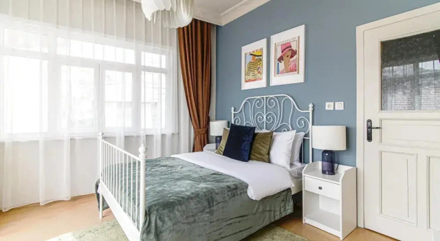 Chic and Cozy Flat Near Istiklal Street in Beyoglu, Забронировать Апартаменты/квартира Апартаменты Стамбула, рядом с Станция метро «Таксим» — Выход к парку Гези, Апартаменты/квартира