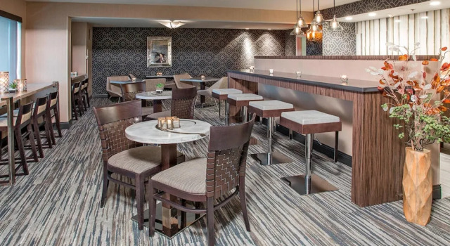 Двухместный клубный номер Standard Rochester Airport Marriott