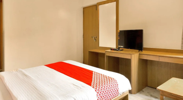 OYO 12020 Hotel Ratna Regency, Забронировать Отель Отели штата Махараштры 3 звезды, 3*