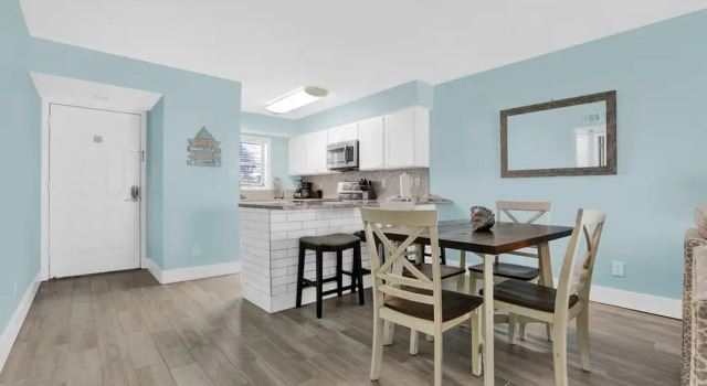 Апартаменты Seaside Beach Racquet 4210- Beachfront Pools 2 Bedrooms 2 Baths