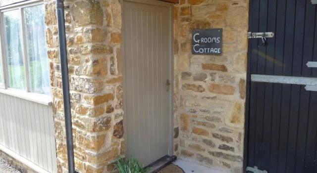 Grooms Cottage, Varaa Lomakoti Mökit kohteessa Merseyside, Mökki