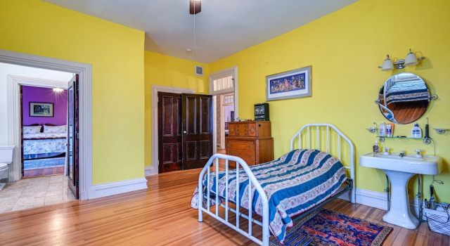 Historic Chambersburg Home w/ Pool + Game Rooms!, Réserver Maison de vacances Chambersburg 
