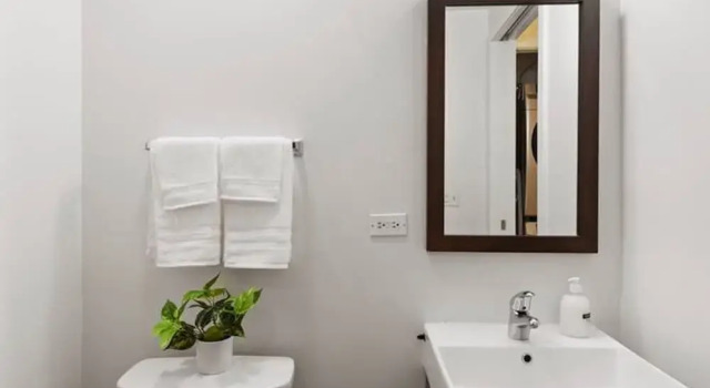 Sleek 2 Bed 2 Bath Condo in Trendy Fulton Market, Varaa Huoneisto Chicago 