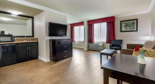 Люкс Best Western Plus South Bay Hotel
